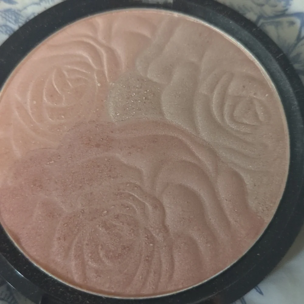 Ellen Tracy Rosy Blush Compact New Makeup - Picture 3 of 3